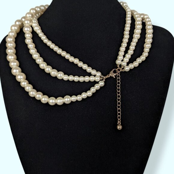 Vintage 3-Strand Faux Pearl Necklace - Picture 4 of 5
